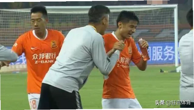 为什么他在禁区前沿总能摆脱防守？